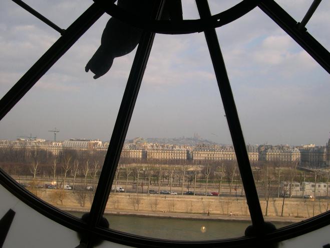  Paris vu  à travers l'horloge du musée d'Orsay